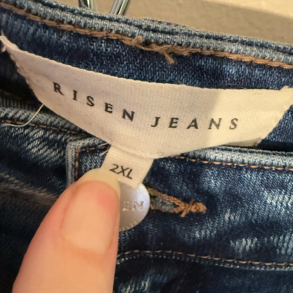 Raw-Hem Crop Distressed Jeans - Medium Blue - Picture 3 of 3